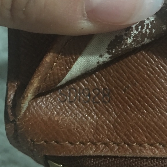 Louis Vuitton wallet - Picture 8 of 11